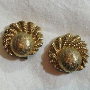 Vtg Large Gold tone Scalloped Rope Twist SHELL